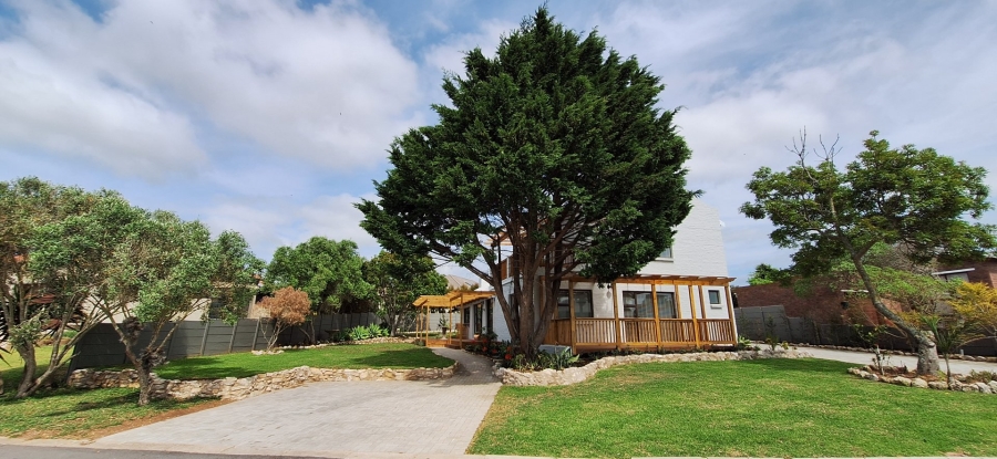 4 Bedroom Property for Sale in Stilbaai Wes Western Cape